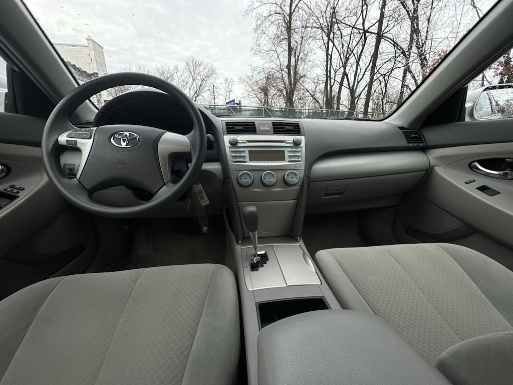 2009 Toyota Camry LE 13