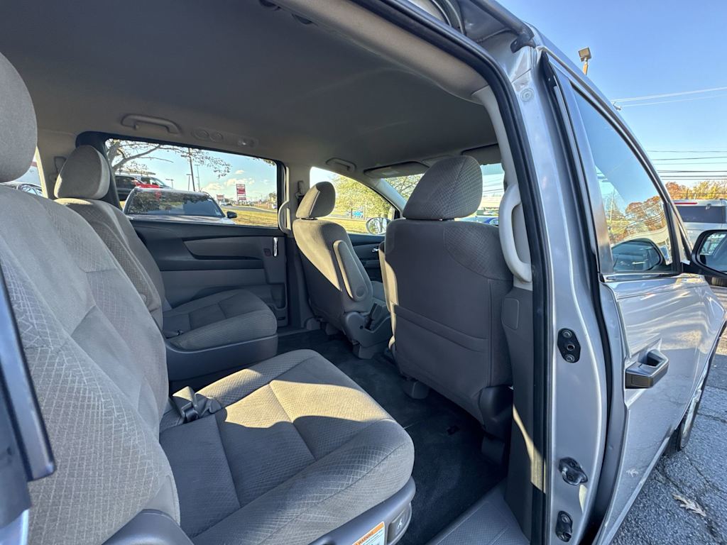 2014 Honda Odyssey LX 24