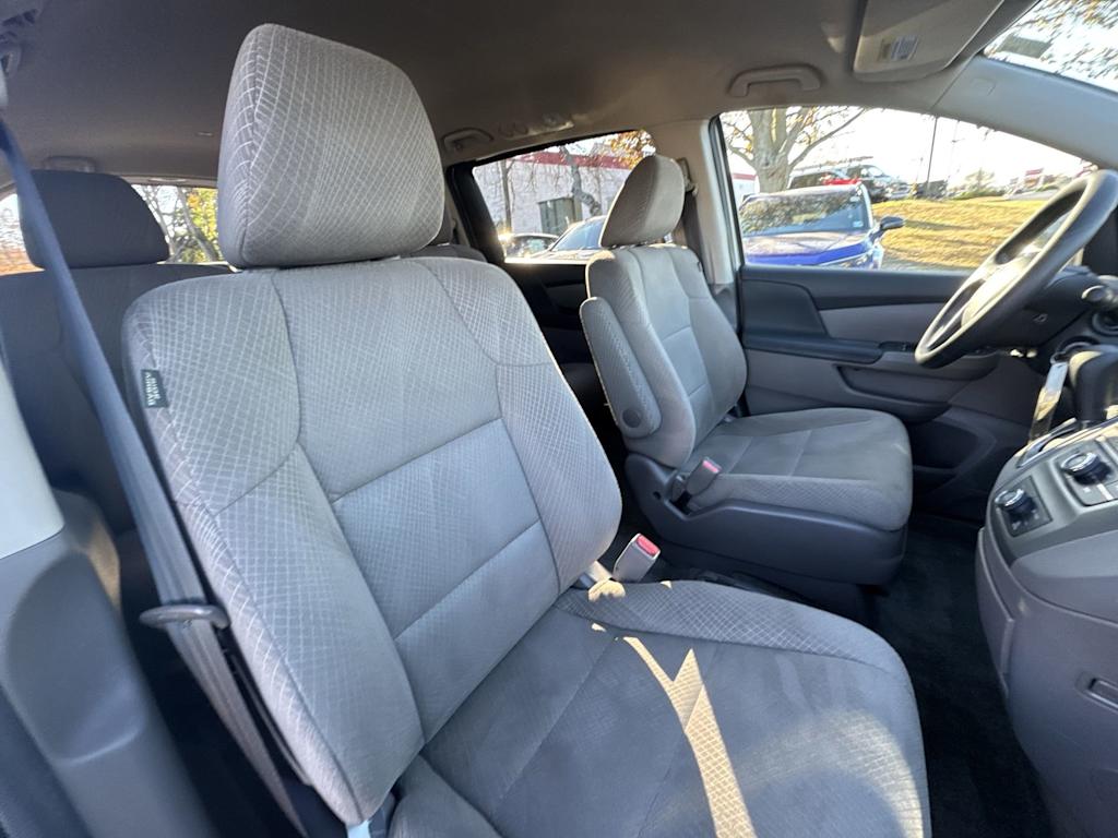 2014 Honda Odyssey LX 25