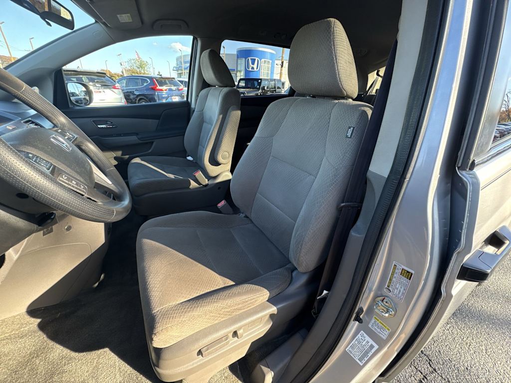 2014 Honda Odyssey LX 26