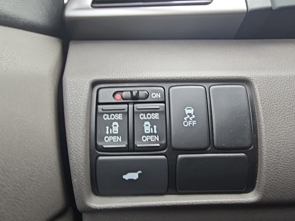 Thumbnail: 2013 Honda Odyssey - 23