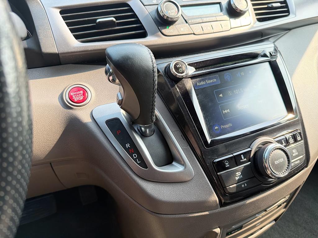 Thumbnail: 2015 Honda Odyssey - 16
