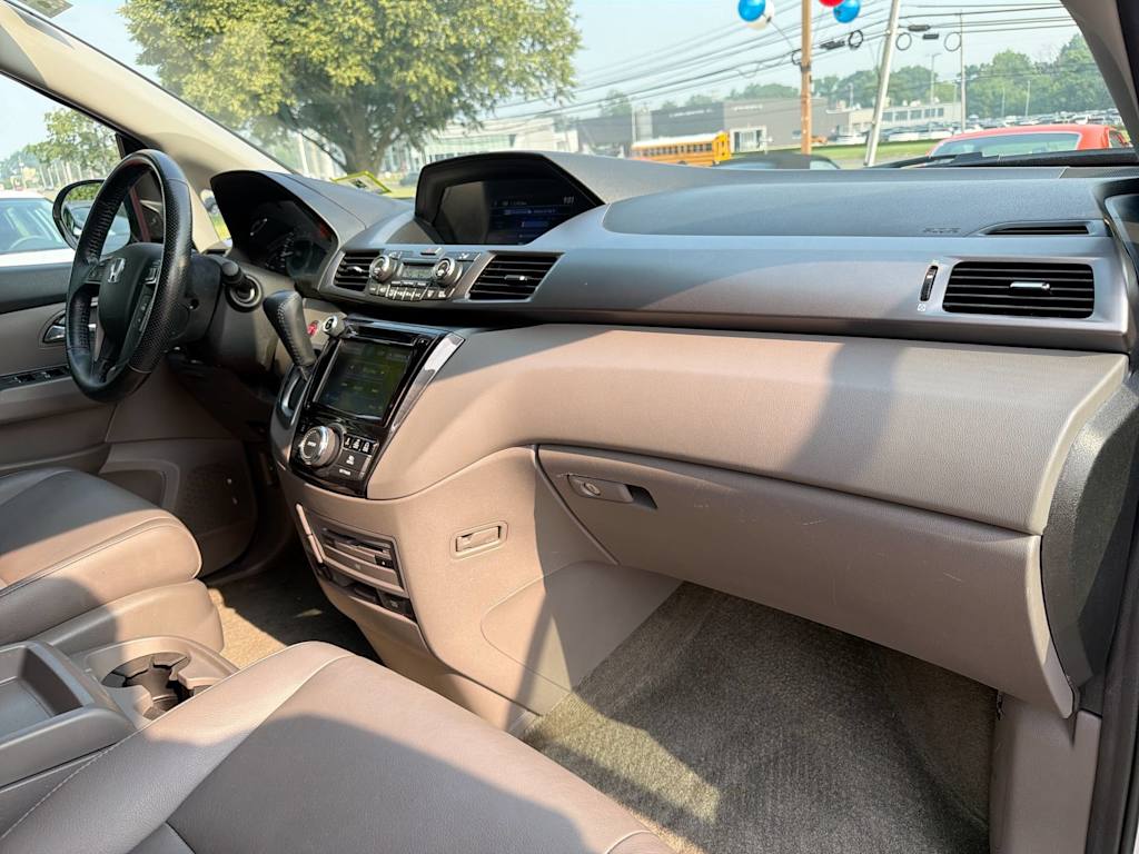Thumbnail: 2015 Honda Odyssey - 9