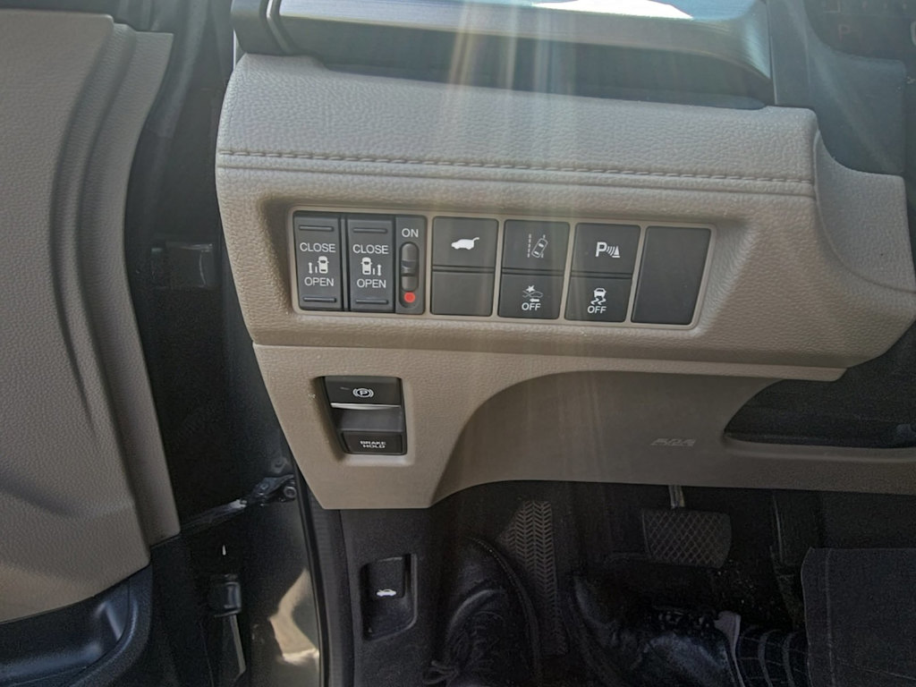 Thumbnail: 2018 Honda Odyssey - 19