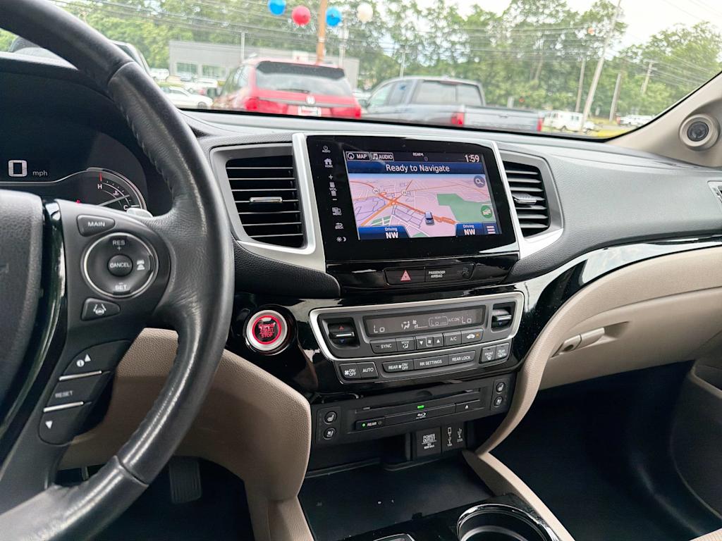 Thumbnail: 2018 Honda Pilot - 15