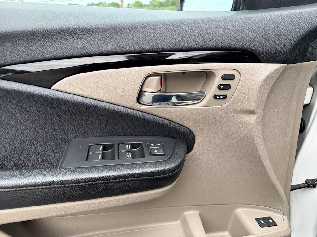 Thumbnail: 2018 Honda Pilot - 28