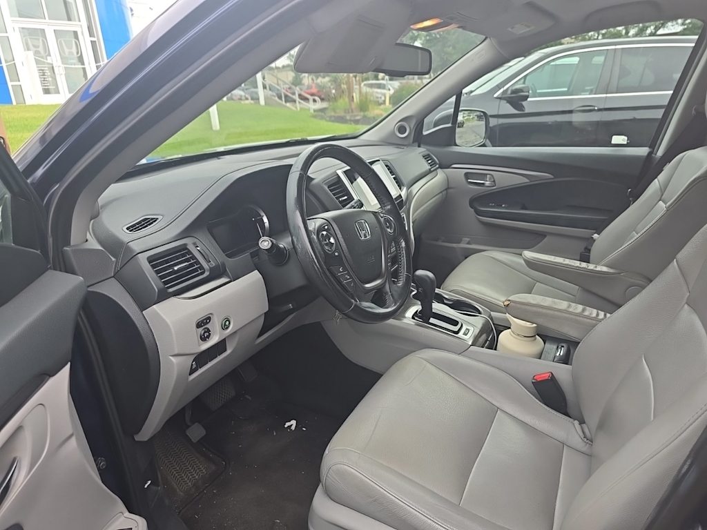 Thumbnail: 2017 Honda Pilot - 9
