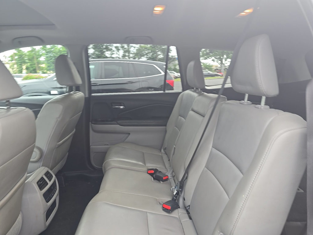 Thumbnail: 2017 Honda Pilot - 23