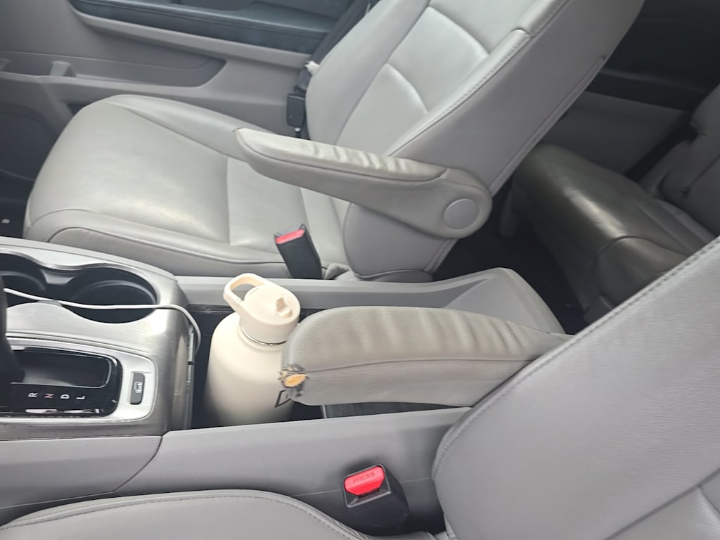 Thumbnail: 2017 Honda Pilot - 11