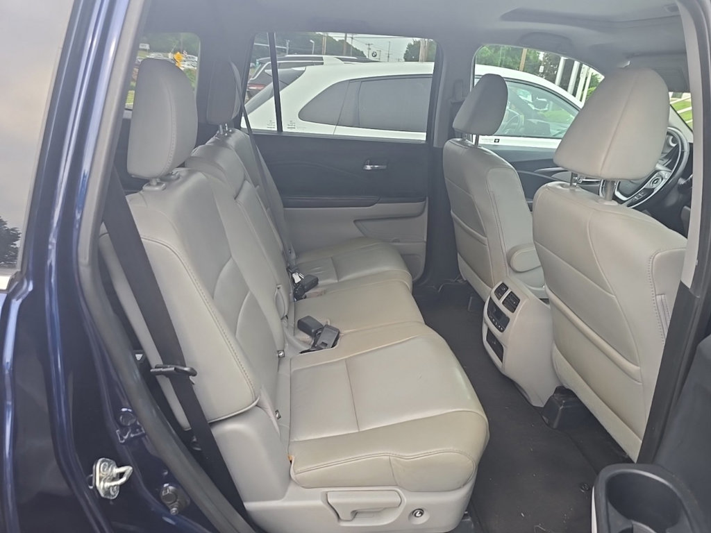 Thumbnail: 2017 Honda Pilot - 8