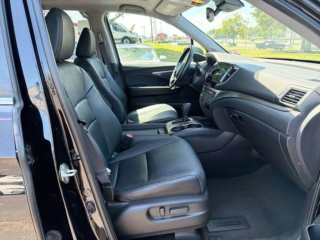 Thumbnail: 2019 Honda Pilot - 11
