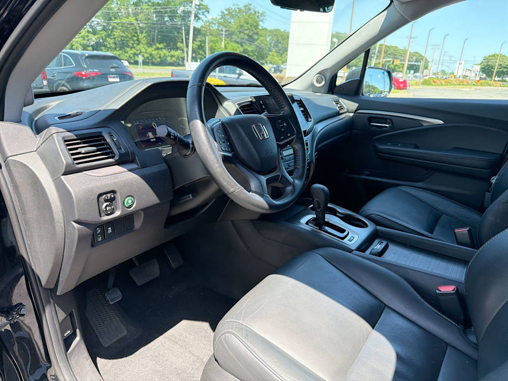 Thumbnail: 2019 Honda Pilot - 2