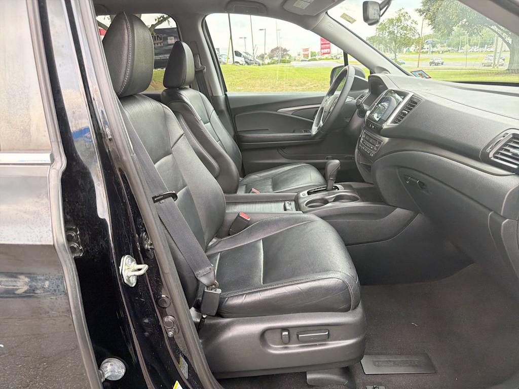 Thumbnail: 2016 Honda Pilot - 11