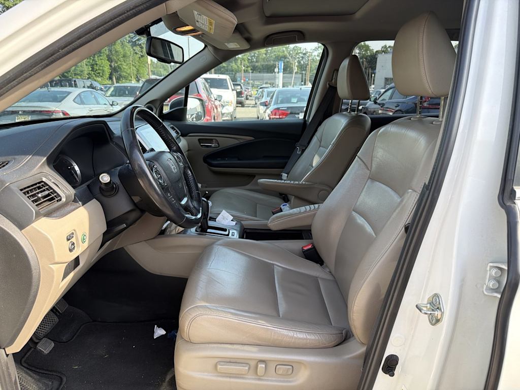 Thumbnail: 2018 Honda Pilot - 9