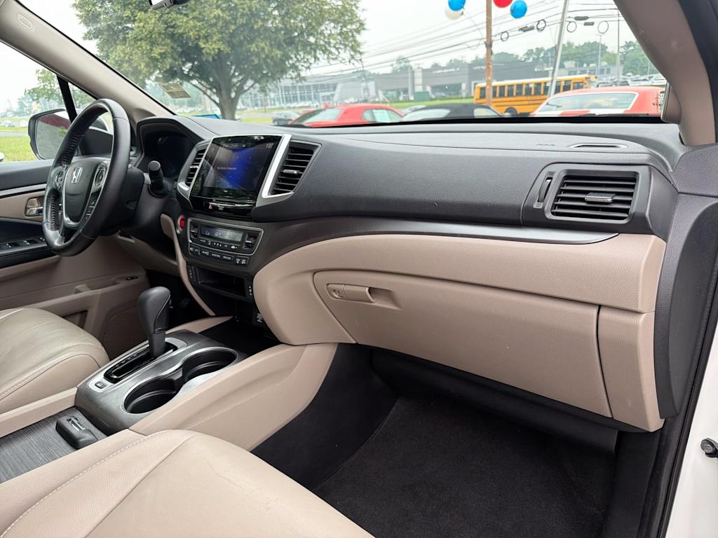 Thumbnail: 2018 Honda Pilot - 9