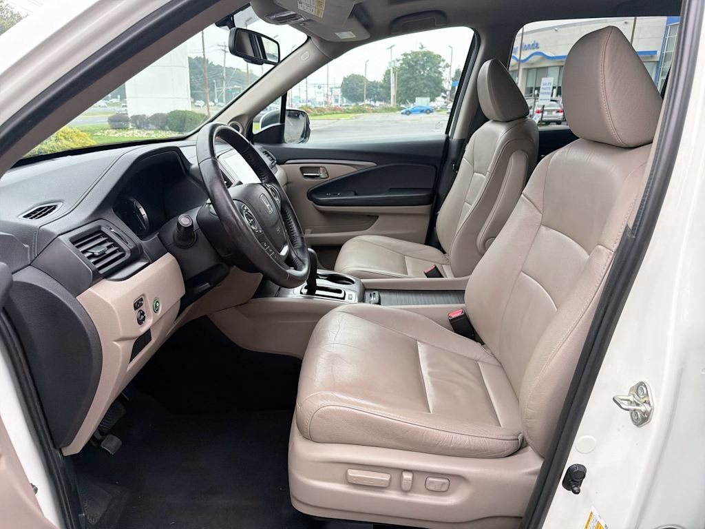 Thumbnail: 2018 Honda Pilot - 10