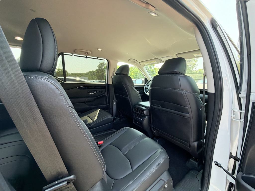 Thumbnail: 2023 Honda Pilot - 25