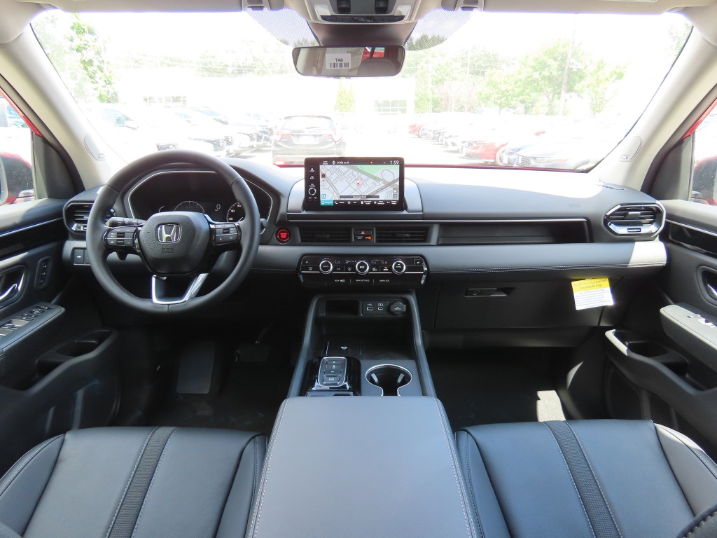 2025 Honda Pilot Touring 2