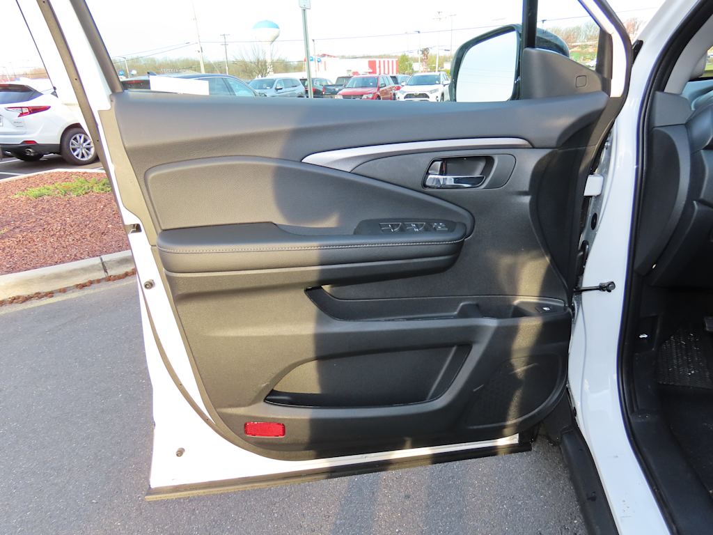 2025 Honda Ridgeline Sport 19