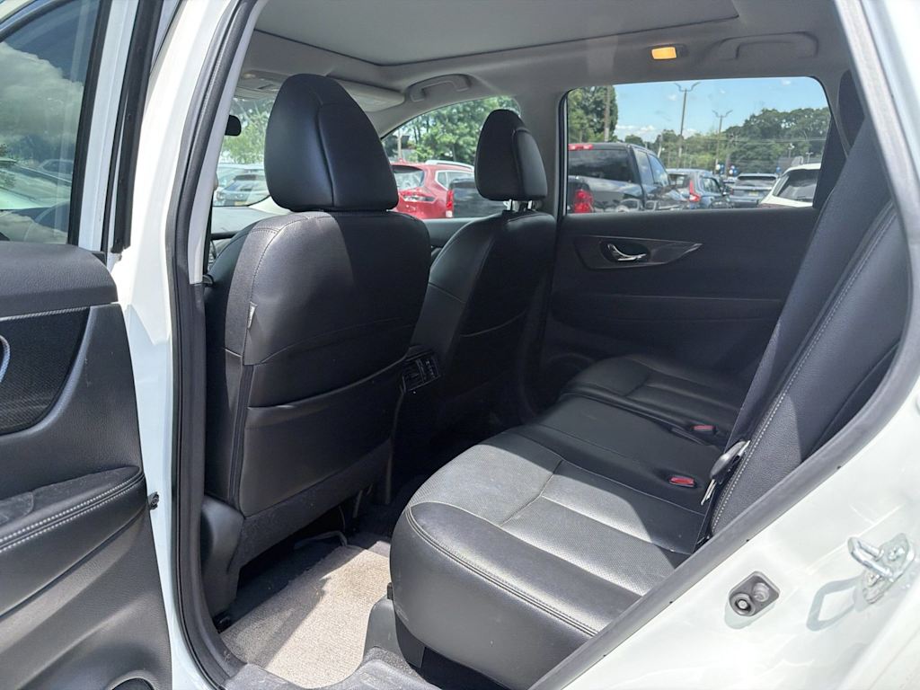 Thumbnail: 2016 Nissan Rogue - 10