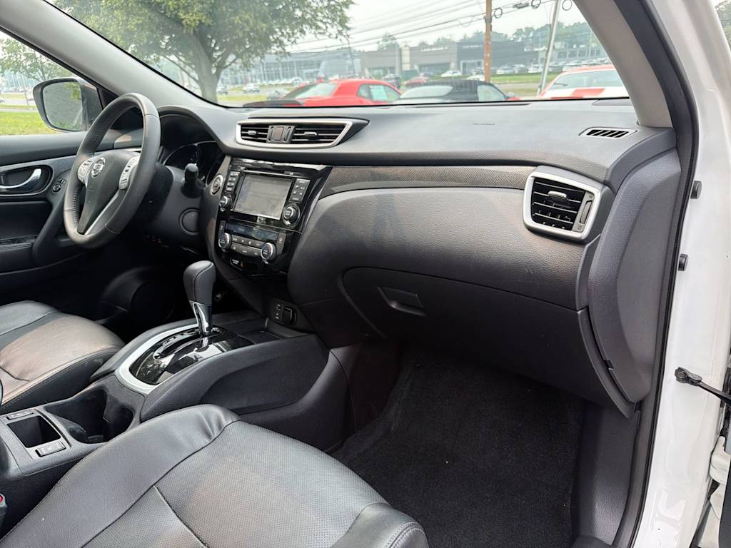 Thumbnail: 2016 Nissan Rogue - 8