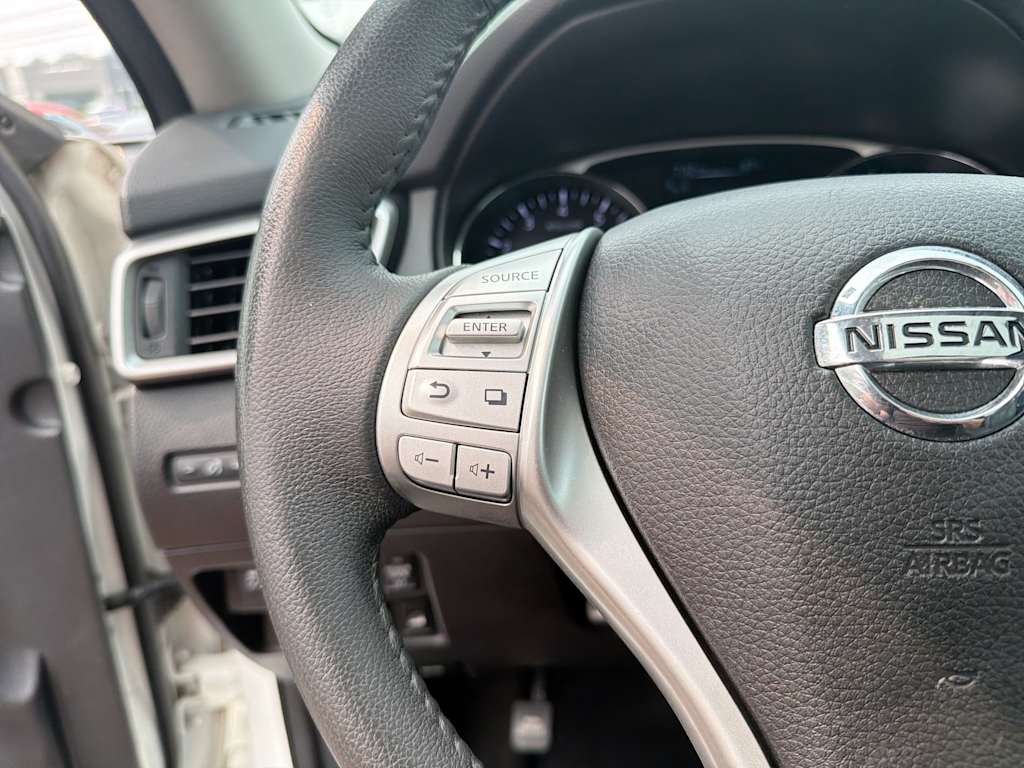 Thumbnail: 2016 Nissan Rogue - 30