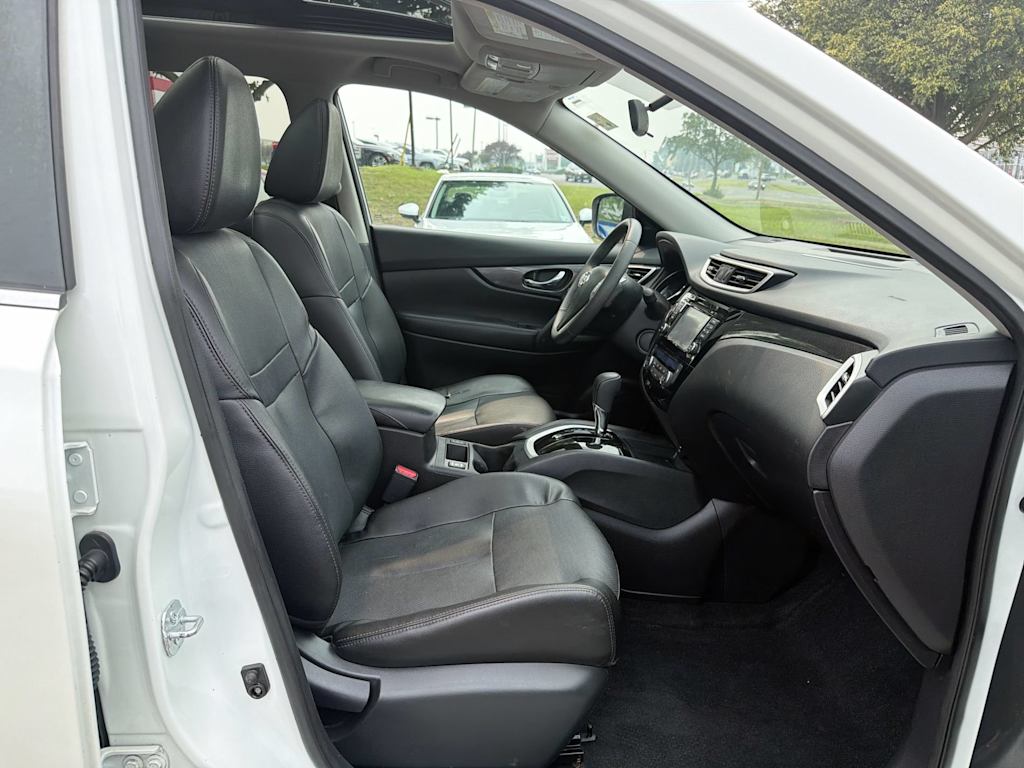 Thumbnail: 2016 Nissan Rogue - 25