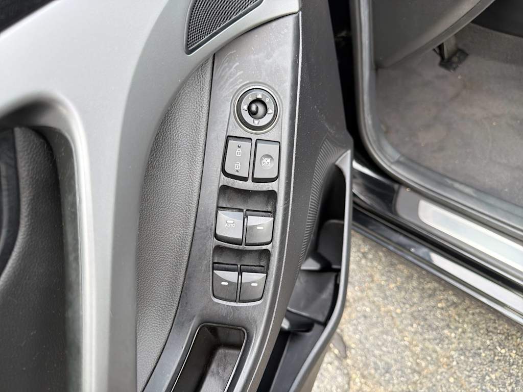 Thumbnail: 2014 Hyundai Elantra - 27