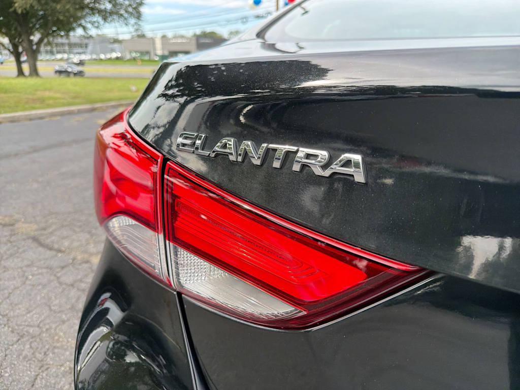Thumbnail: 2014 Hyundai Elantra - 25