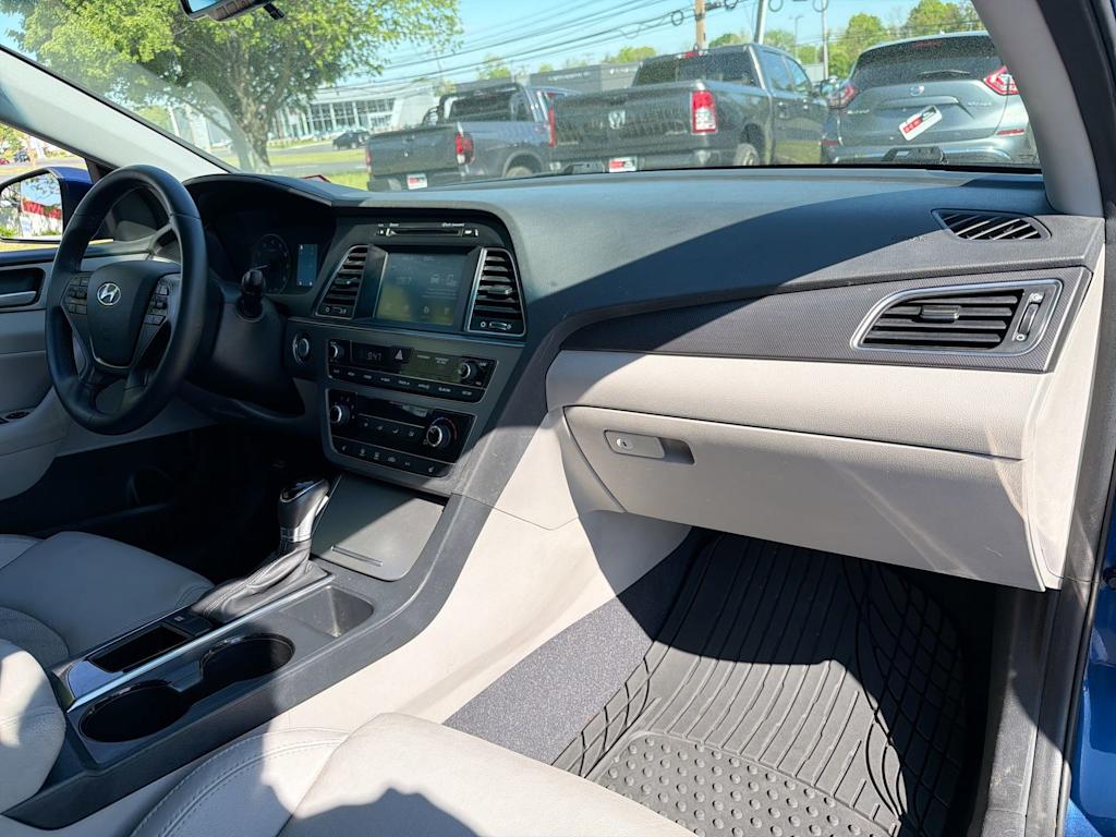 Thumbnail: 2017 Hyundai Sonata - 9