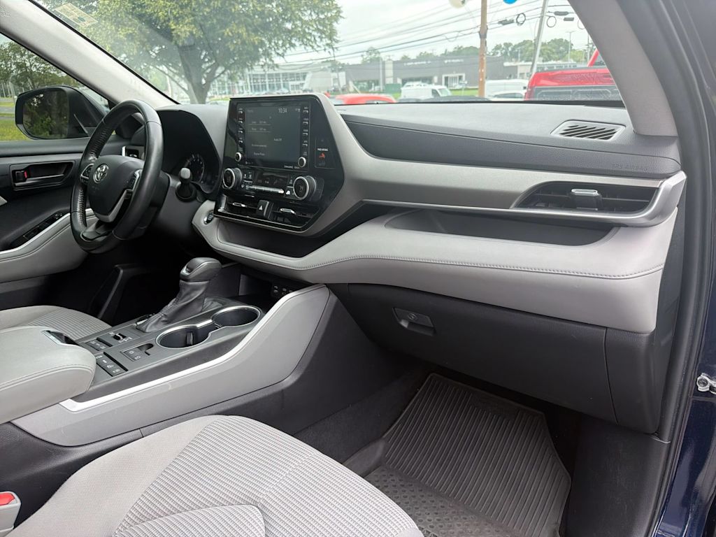 Thumbnail: 2022 Toyota Highlander - 9