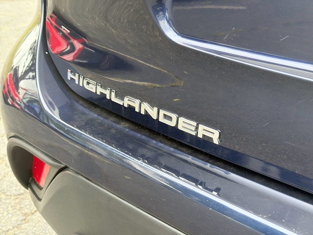 Thumbnail: 2022 Toyota Highlander - 7