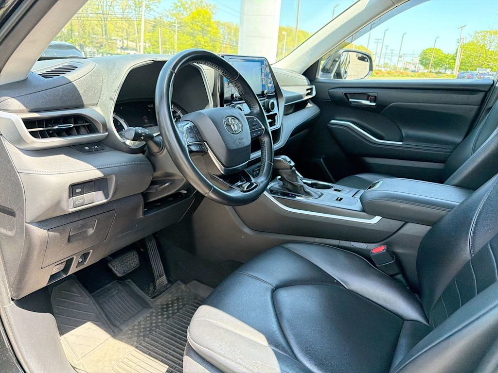 Thumbnail: 2021 Toyota Highlander - 2