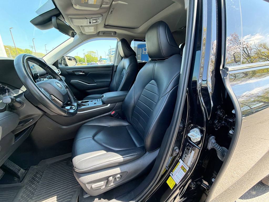 Thumbnail: 2021 Toyota Highlander - 28