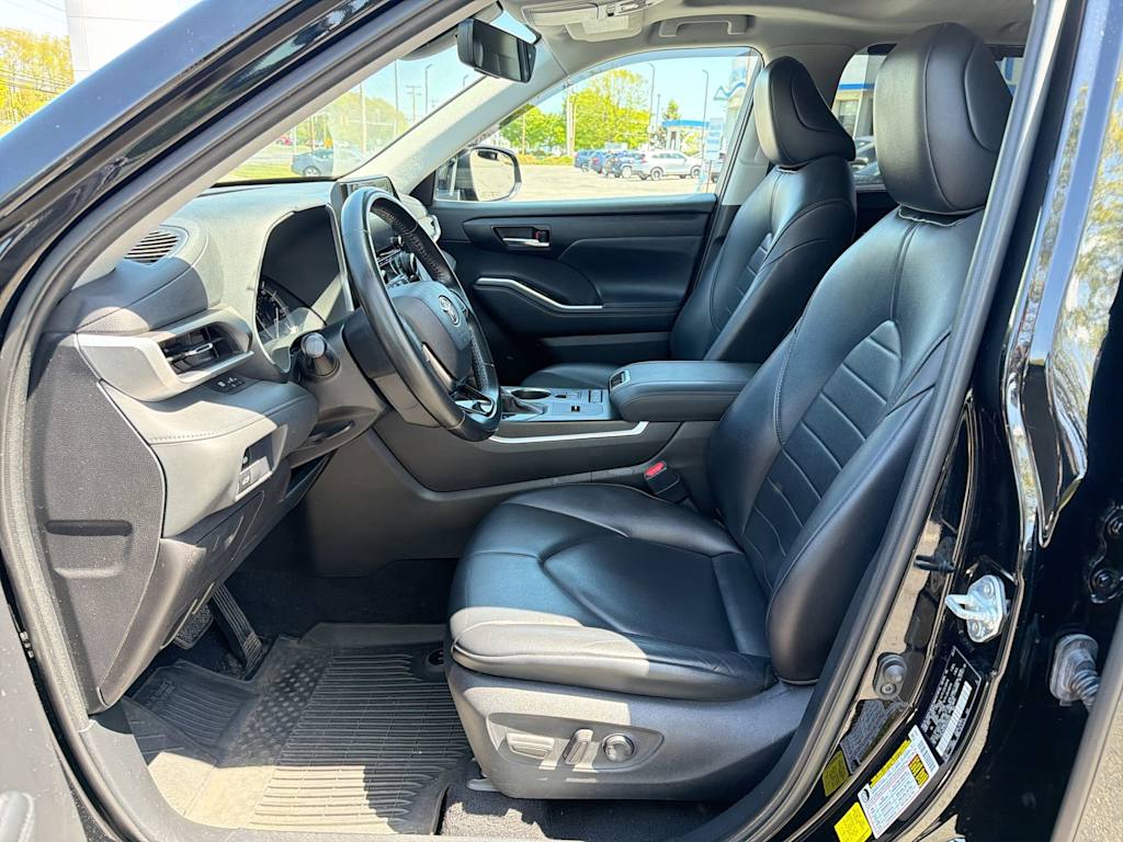 Thumbnail: 2021 Toyota Highlander - 10