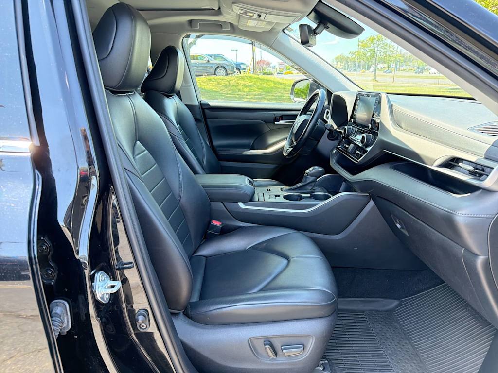 Thumbnail: 2021 Toyota Highlander - 11