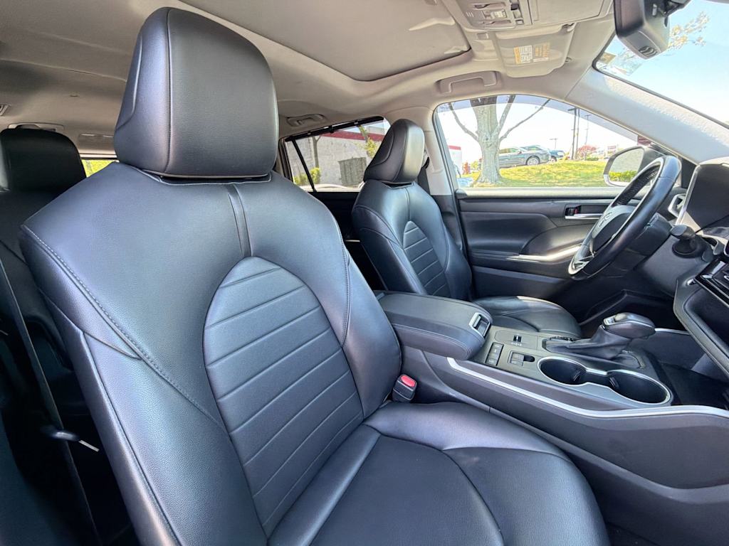 Thumbnail: 2021 Toyota Highlander - 27