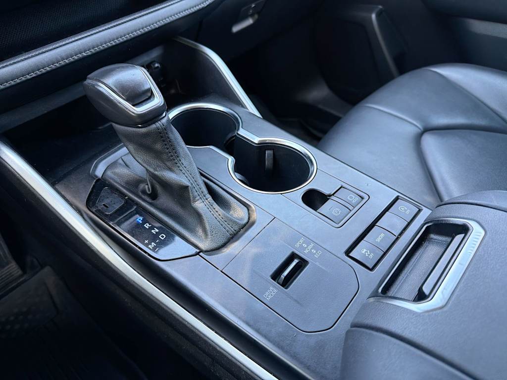 Thumbnail: 2021 Toyota Highlander - 16