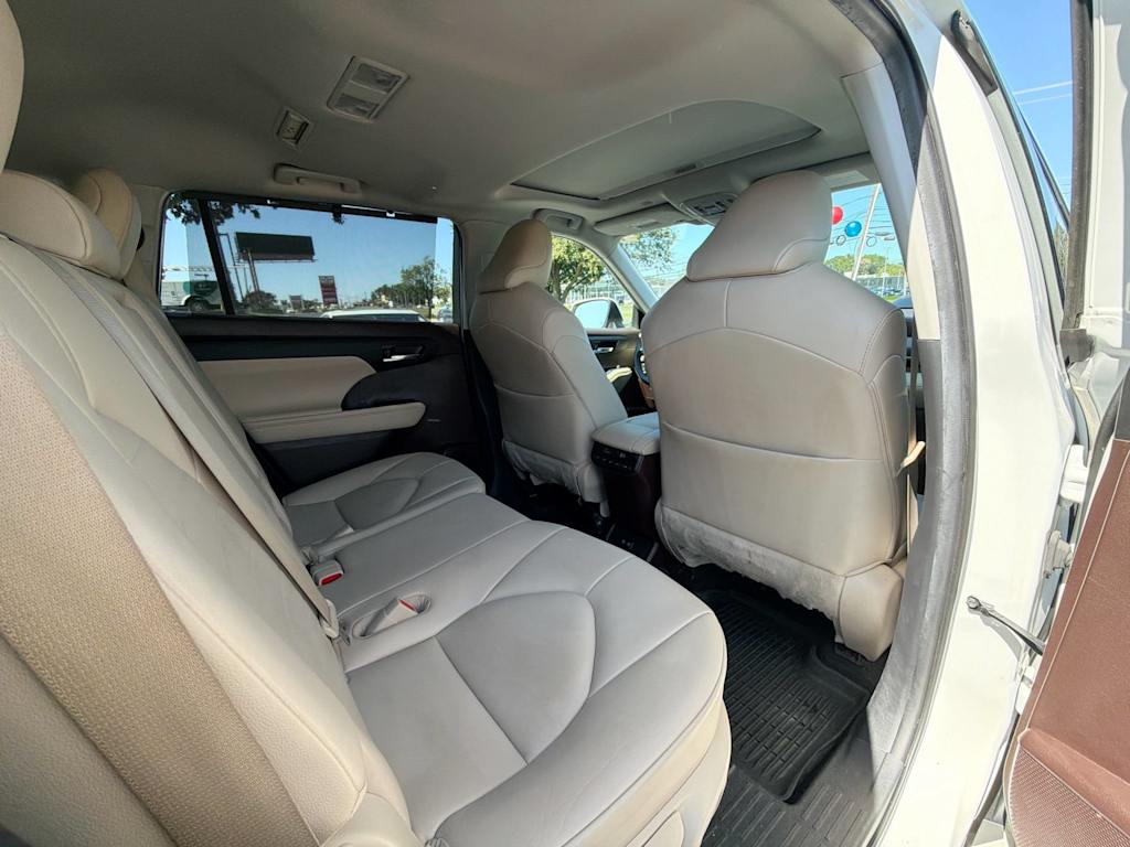 Thumbnail: 2021 Toyota Highlander - 25