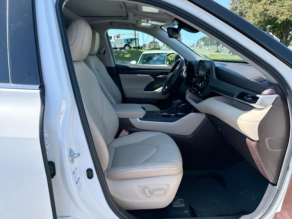 Thumbnail: 2021 Toyota Highlander - 11