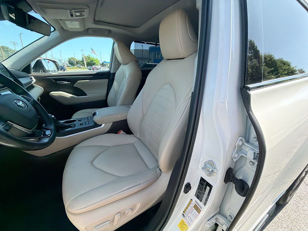 Thumbnail: 2021 Toyota Highlander - 27