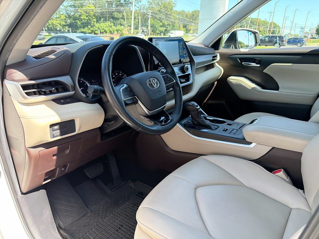 Thumbnail: 2021 Toyota Highlander - 2