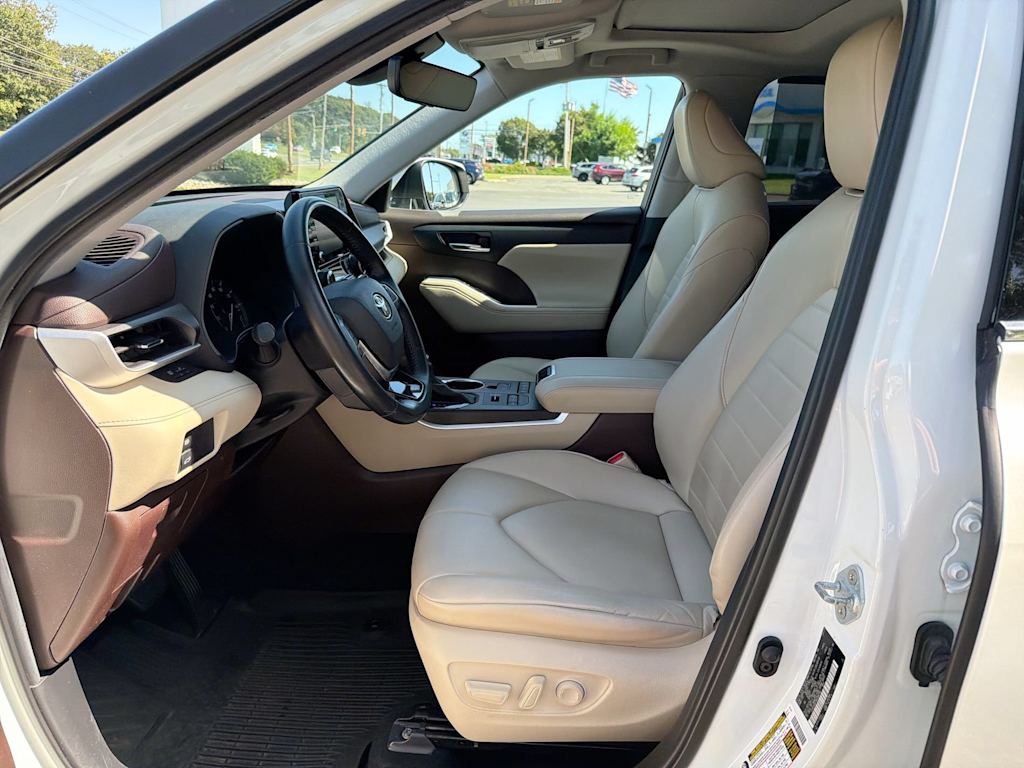 Thumbnail: 2021 Toyota Highlander - 10