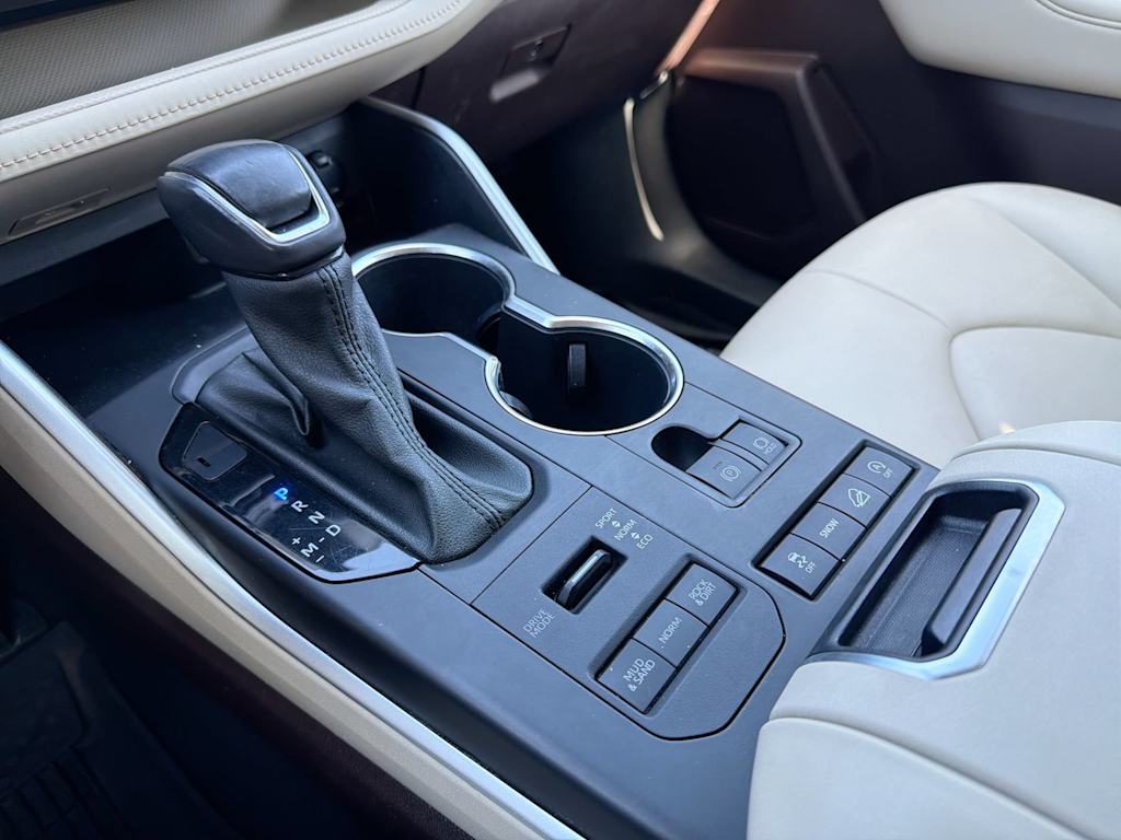 Thumbnail: 2021 Toyota Highlander - 16