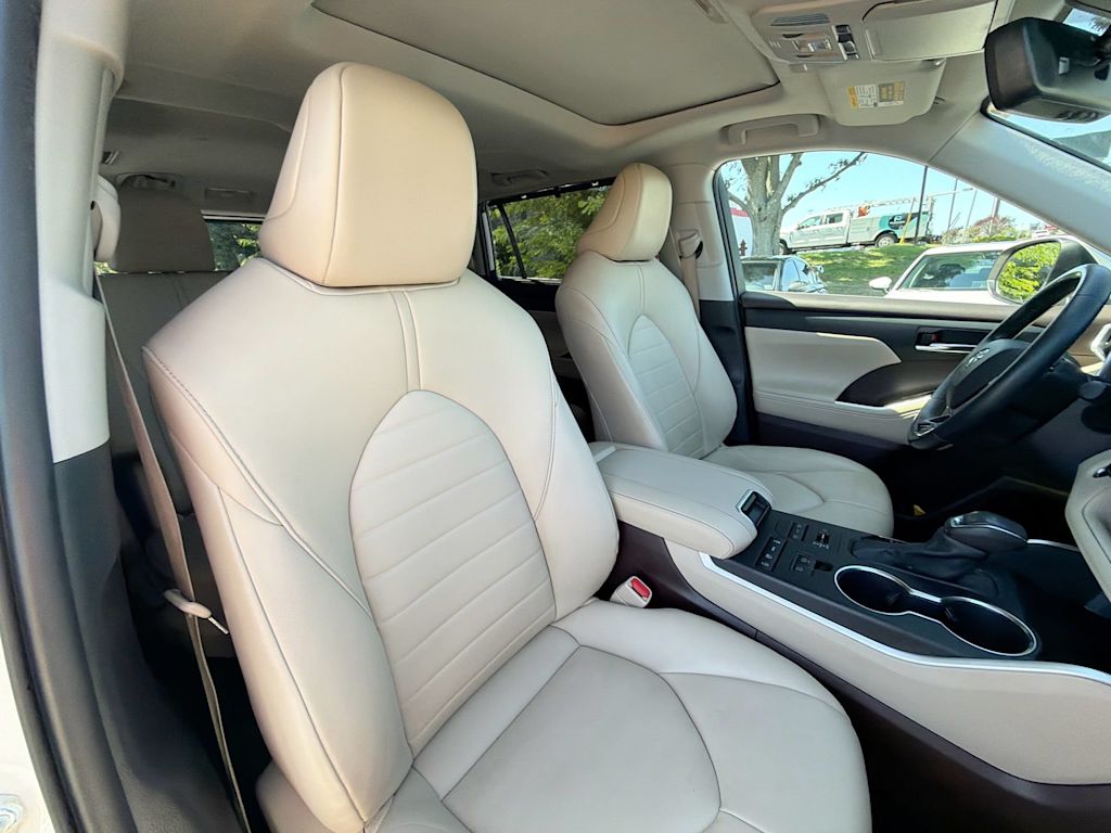 Thumbnail: 2021 Toyota Highlander - 26