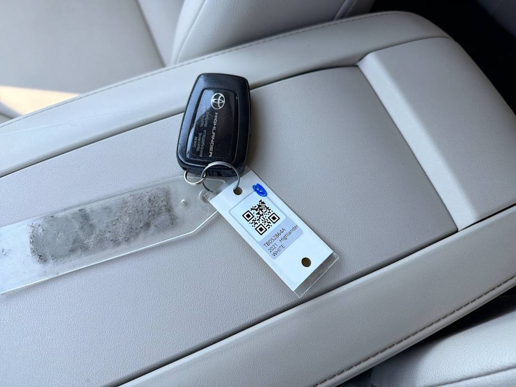 Thumbnail: 2021 Toyota Highlander - 34