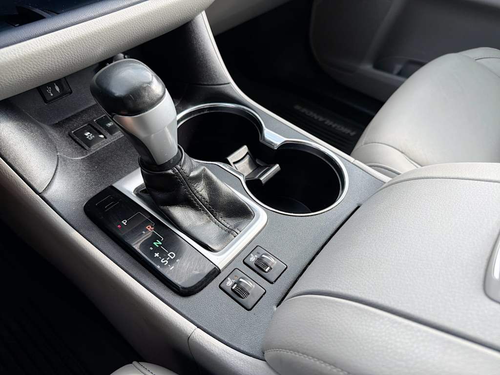 Thumbnail: 2015 Toyota Highlander - 14