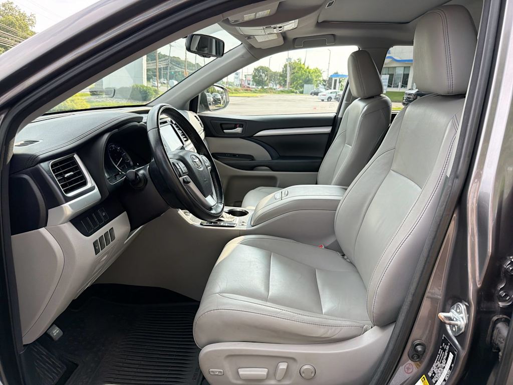 Thumbnail: 2015 Toyota Highlander - 8