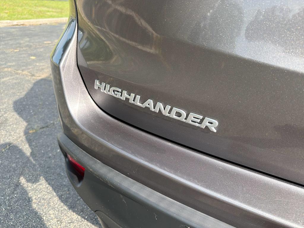 Thumbnail: 2015 Toyota Highlander - 27
