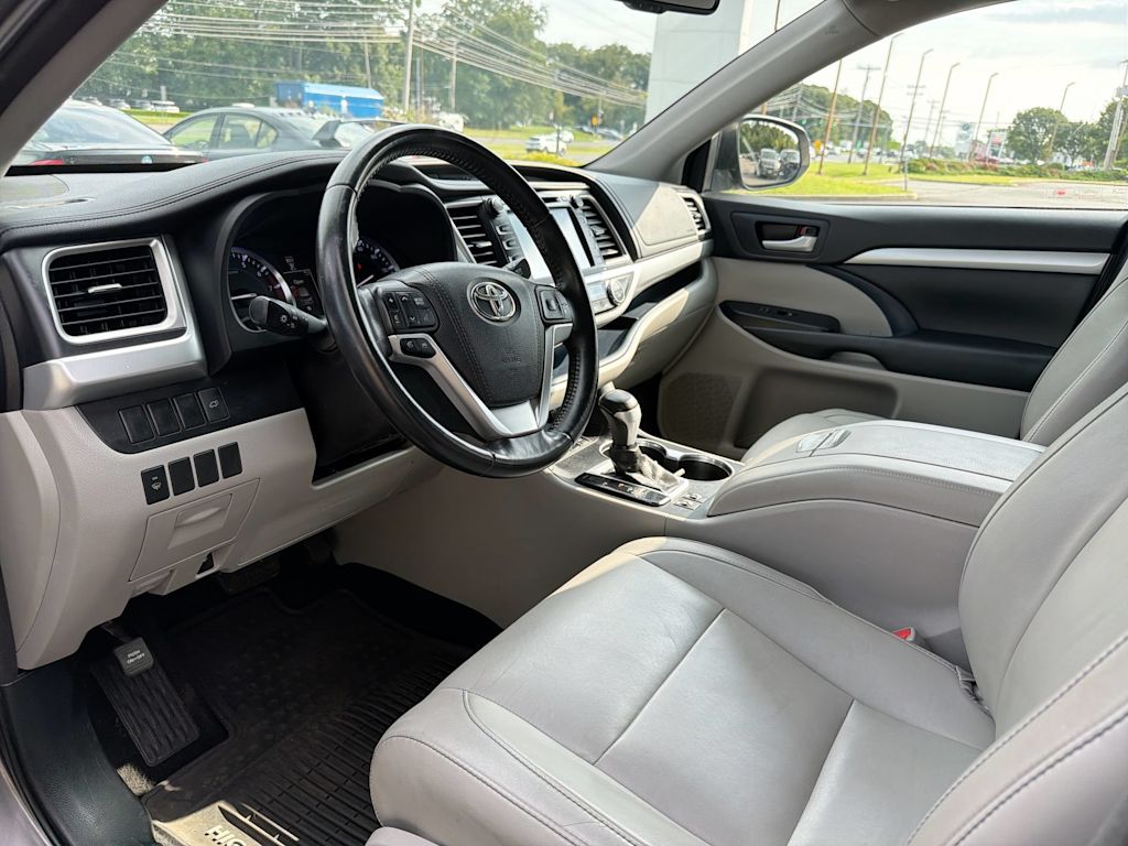 Thumbnail: 2015 Toyota Highlander - 2